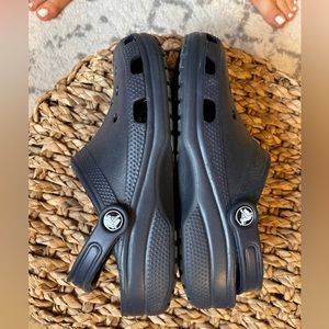 Navy blue crocs women’s size 8 (men’s 6)